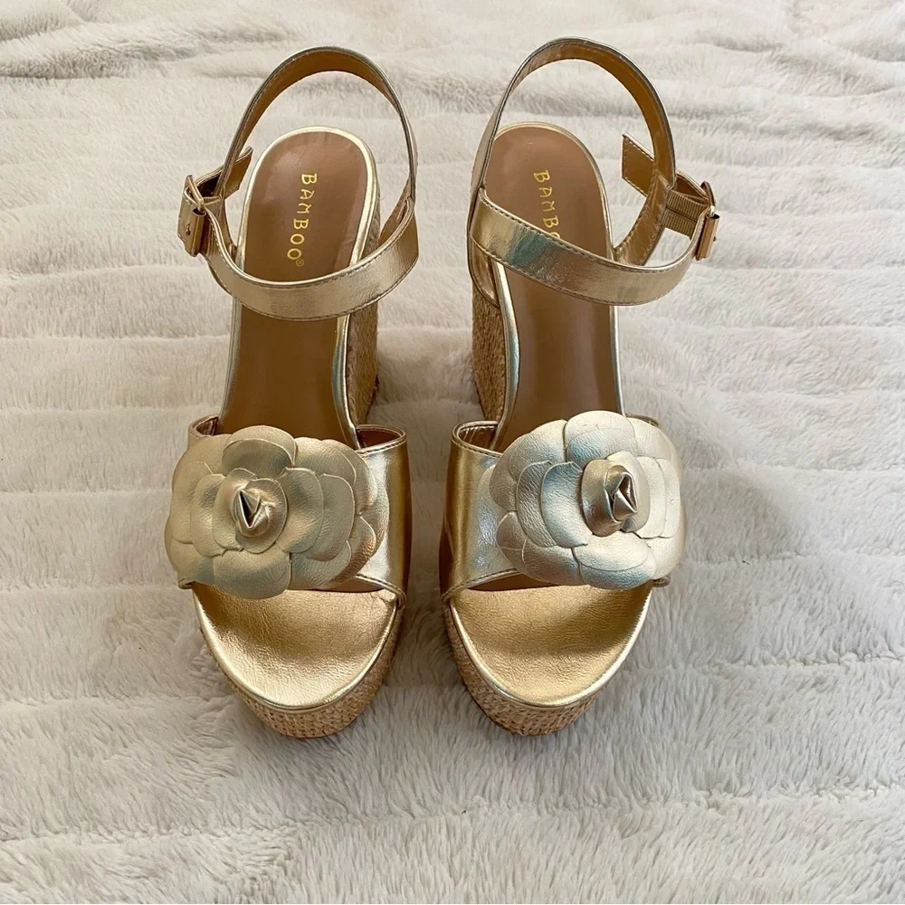 BAMBOO Gold Flower Platform Wedge Sandals with Ankle Strap Size 10